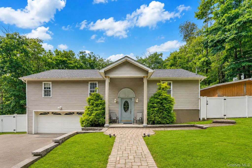 23 Hazelwood Road N, Wurtsboro