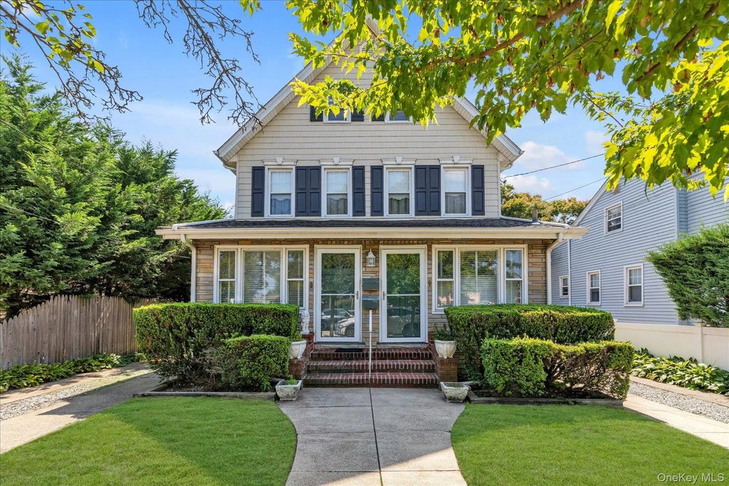 14 Endview Avenue, Lynbrook