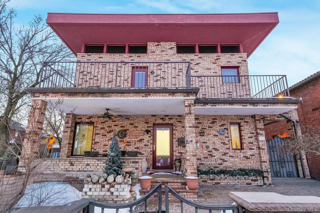 6372 74th Street, Middle Village