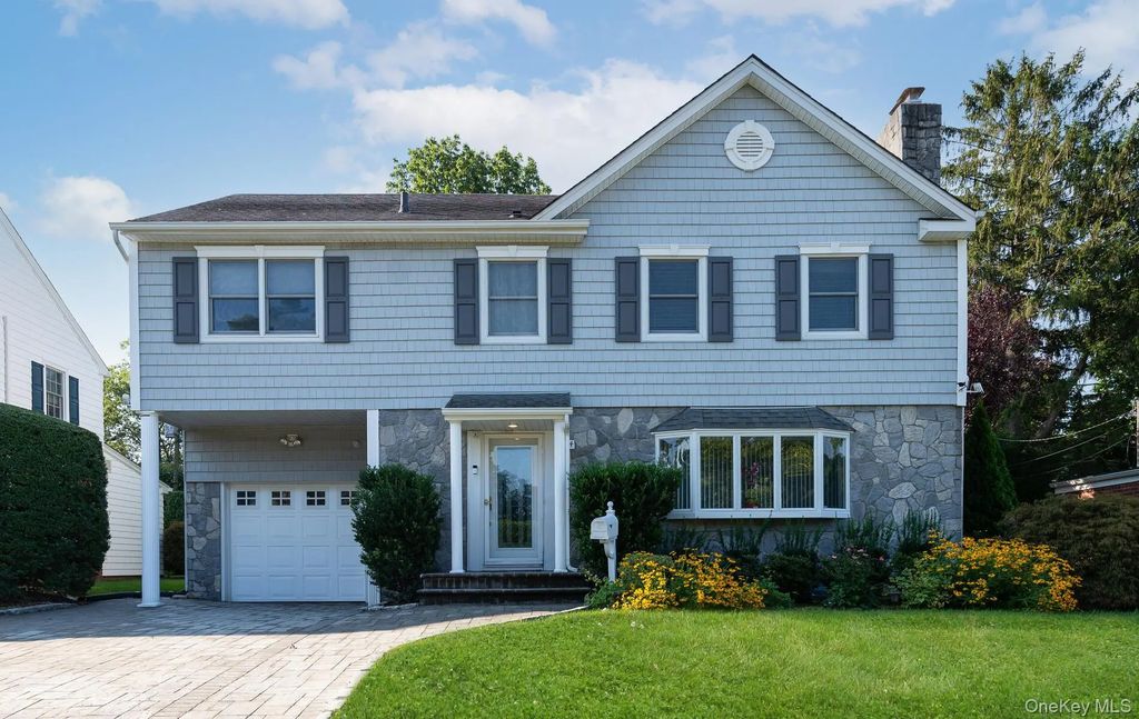 74 Mulberry Avenue, Garden City