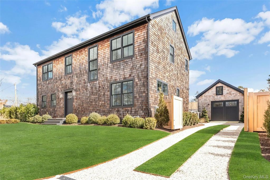 850 3rd Street, New Suffolk