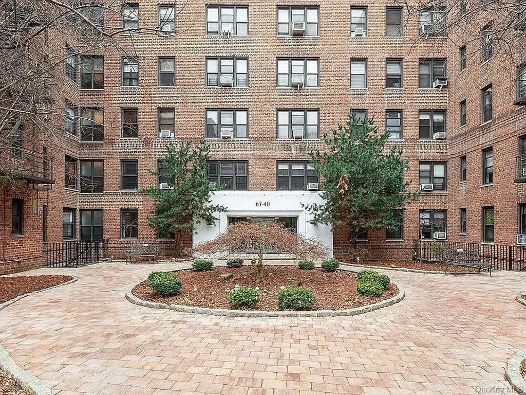67-40 Yellowstone Boulevard # 2e, Forest Hills