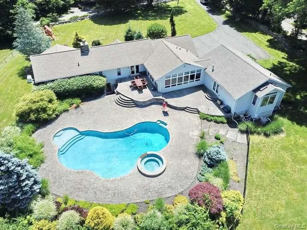89 Spook Rock Road, Suffern