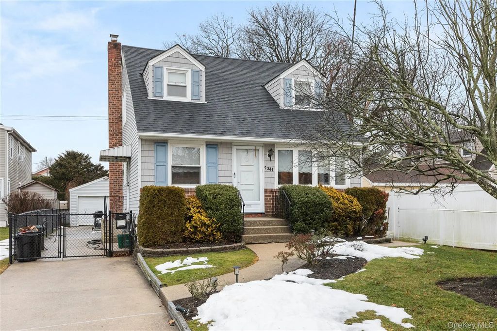 2341 Dobson Avenue, Merrick