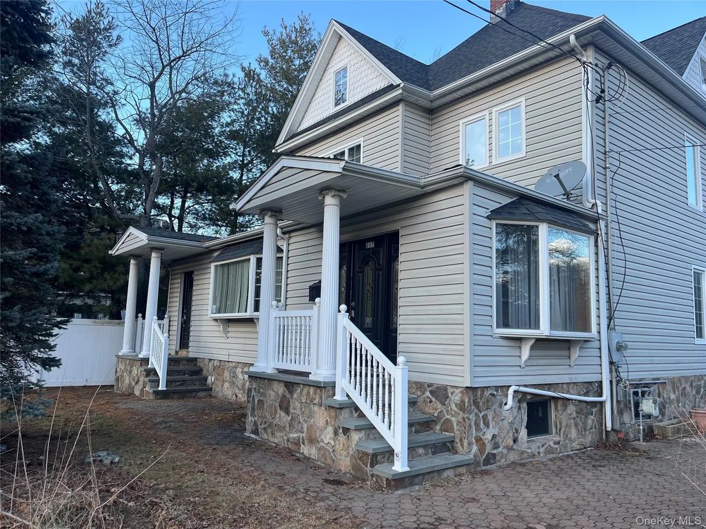 217 Lincoln Avenue, Rockville Centre