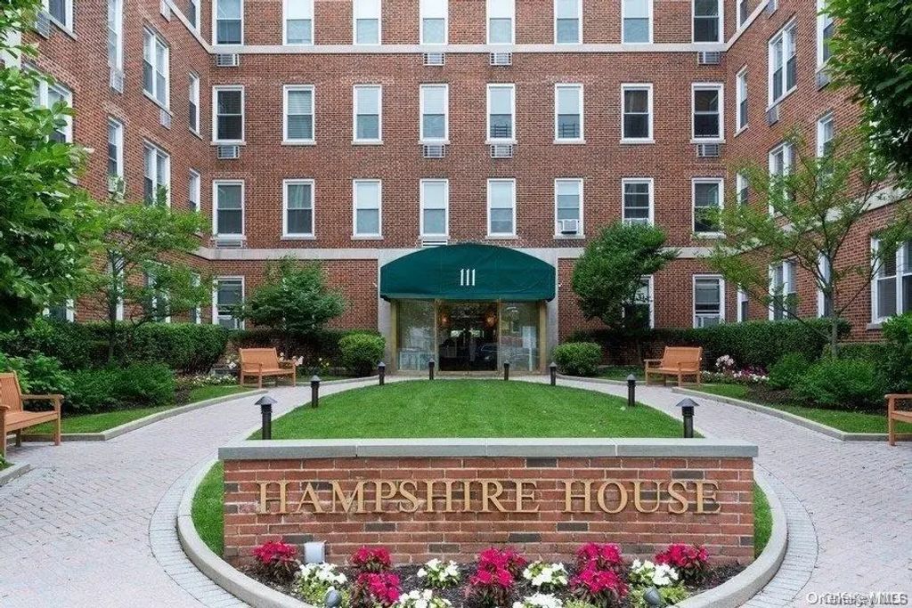 111 7th Street 107, Garden City