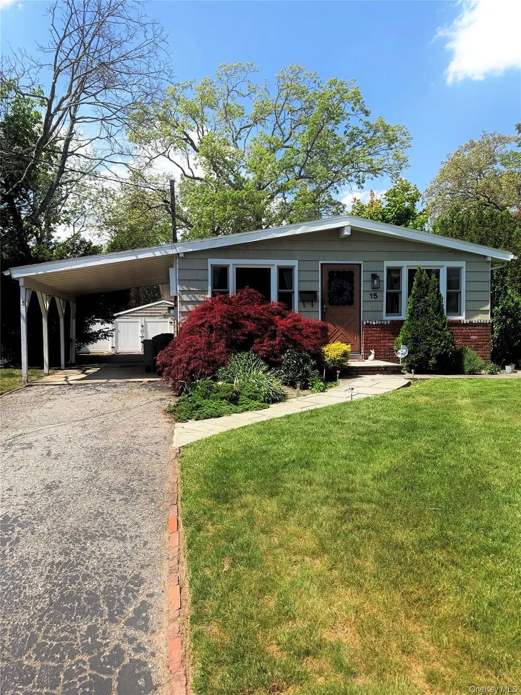15 Maple Street, West Babylon
