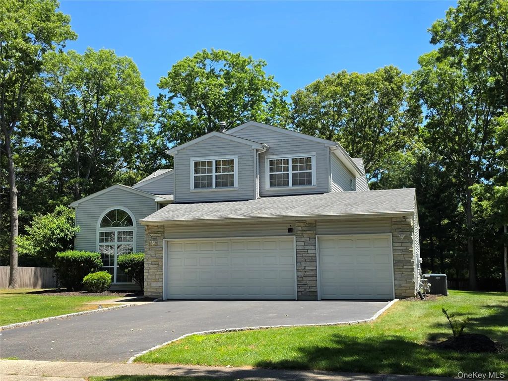 3 Arbor Field Way, Lake Grove