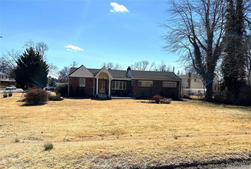 38 Hilltop Lane, Wheatley Heights