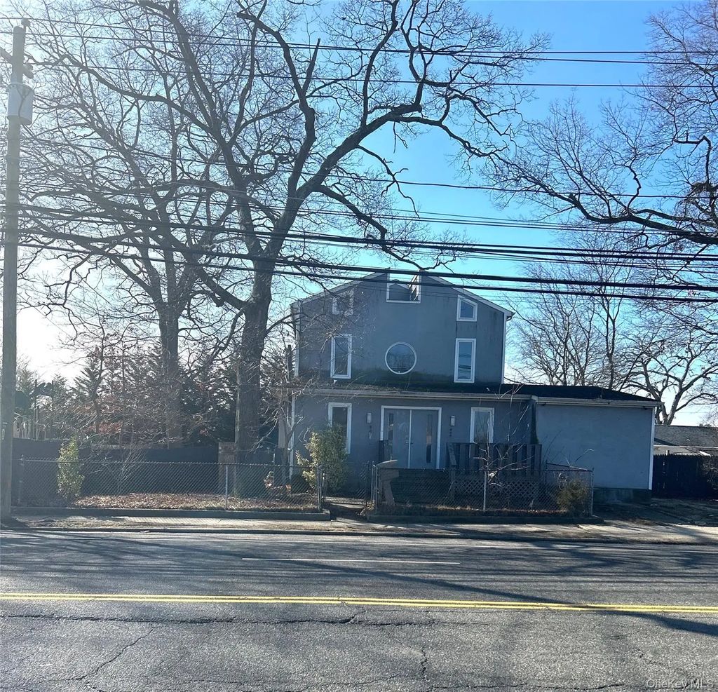 90 Jerusalem Avenue, Massapequa