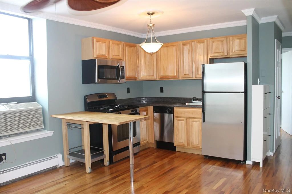 14-23 31 Avenue # 4c, Astoria