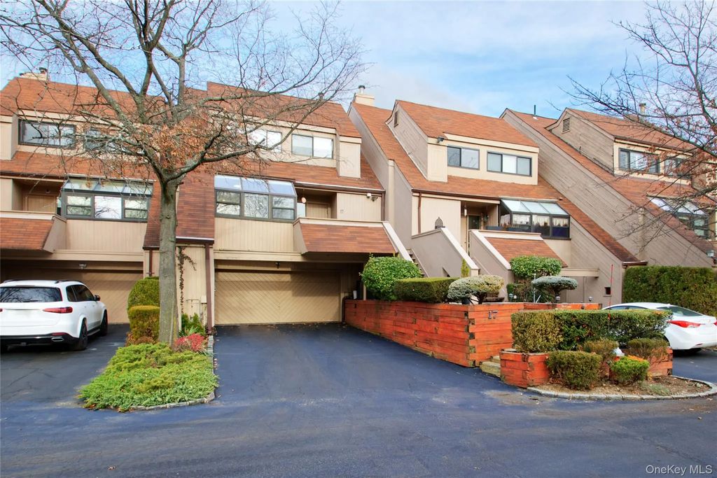 17 John Bean Court 17, Port Washington
