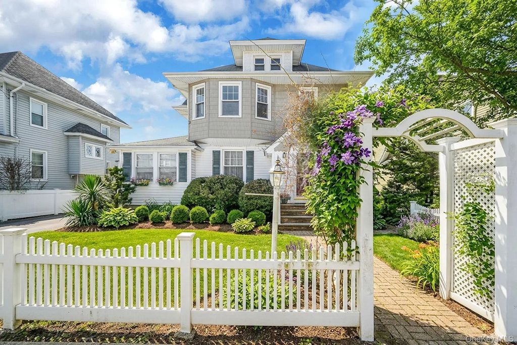 367 Vincent Avenue, Lynbrook