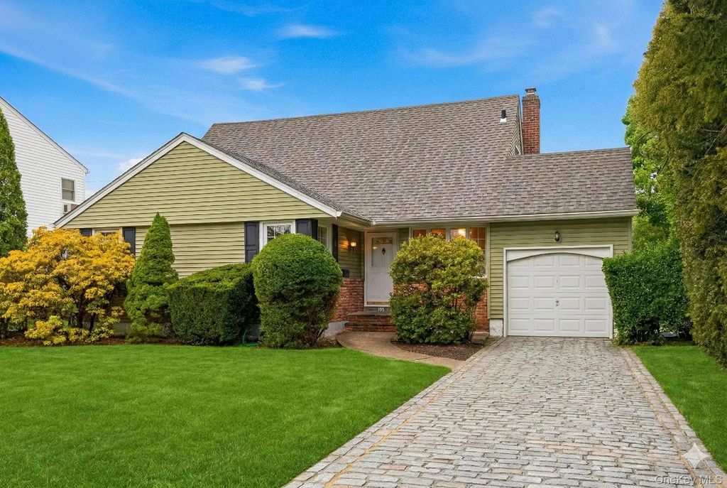 208 Weyford Terrace, Garden City
