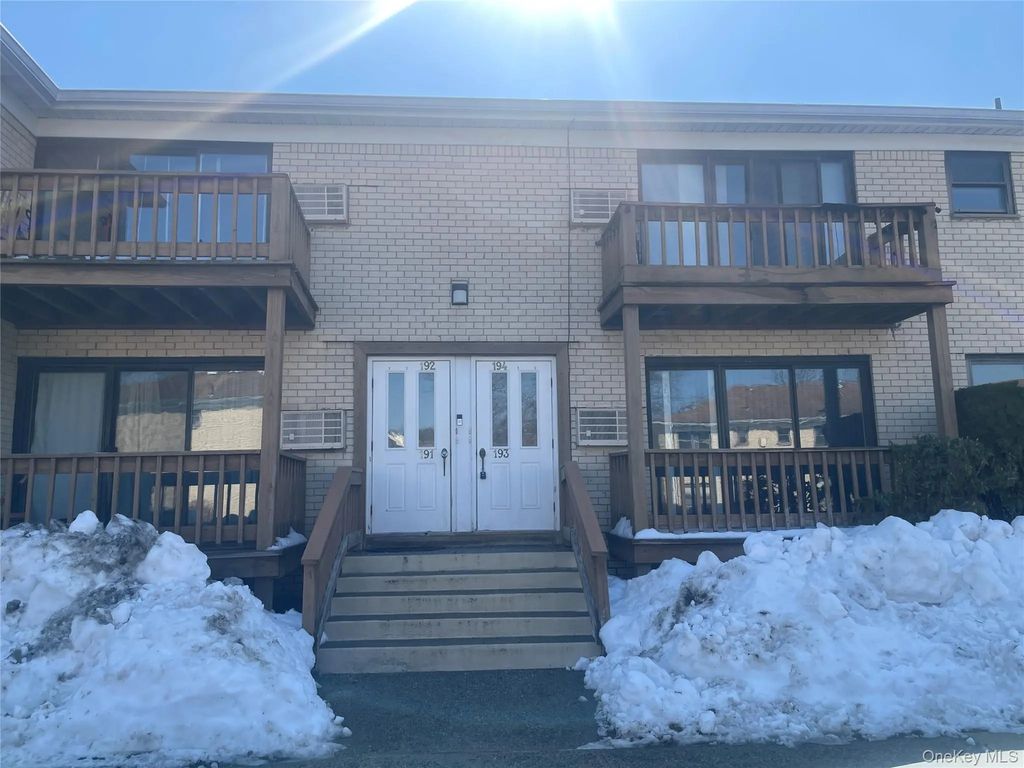194 Sneden Place # 194, Spring Valley