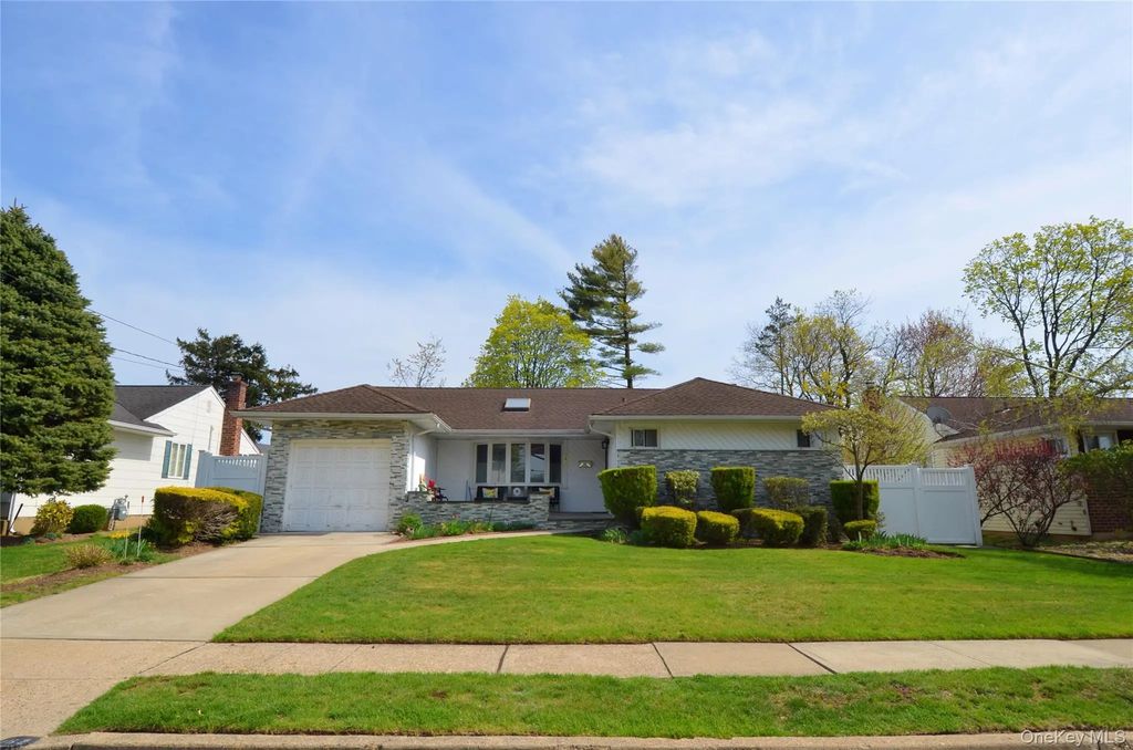 262 Cherry Place, East Meadow