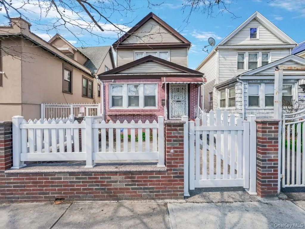 102-34 Van Wyck Expressway S, Richmond Hill S.