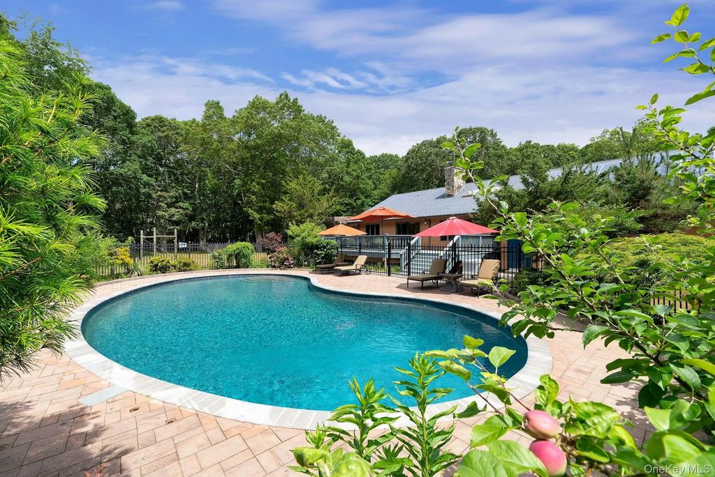 2905 Private Road, East Marion