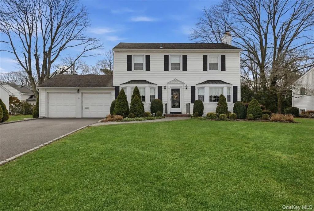8 Andover Court, Garden City