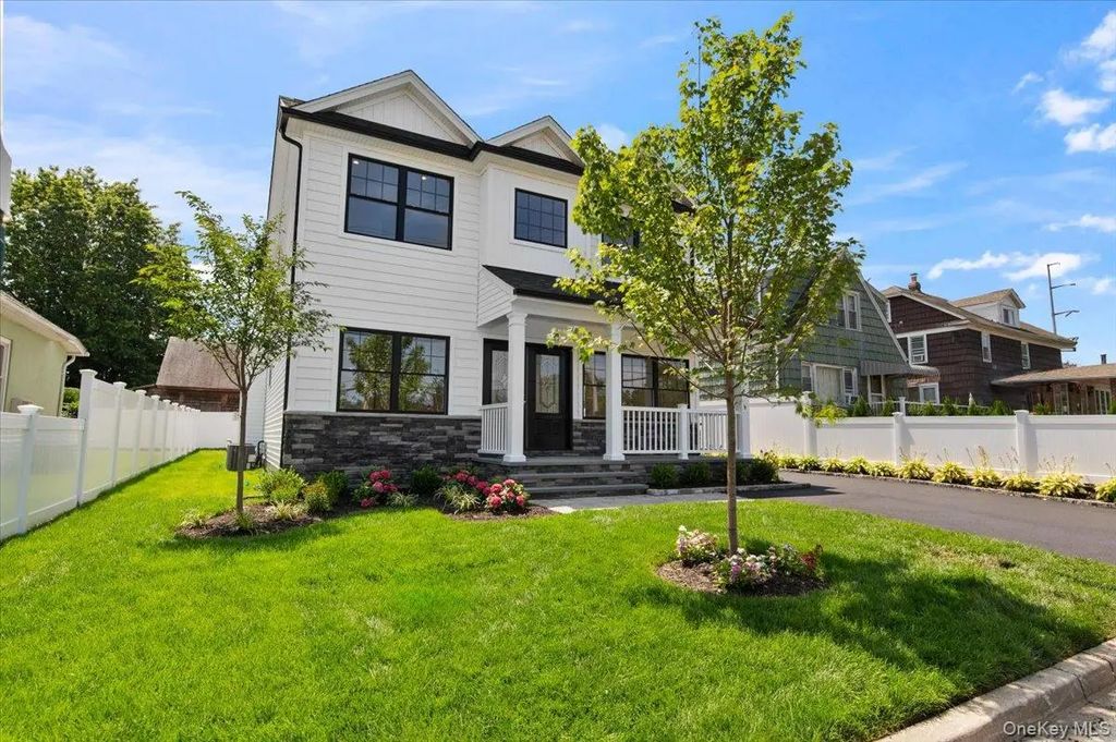 51 Willis Avenue, Syosset