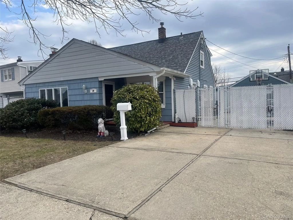 20 Peacock Lane, Levittown