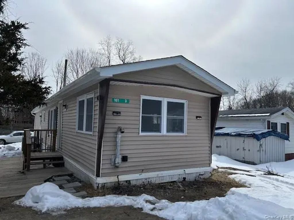 107 Floyd Ackert Rd # 3, West Park
