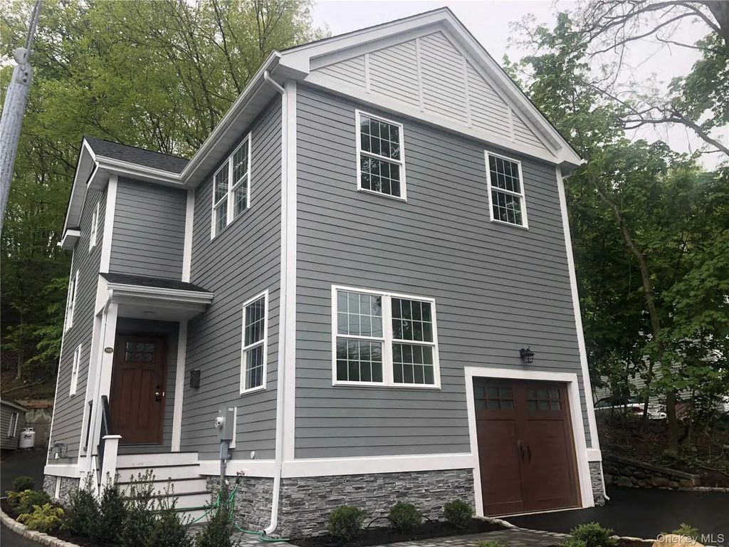 105 Liberty Avenue, Port Jefferson
