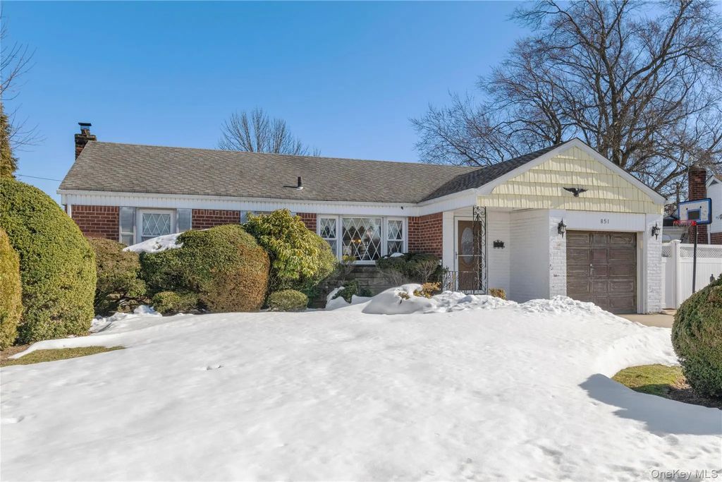 851 Hemlock Street, Franklin Square