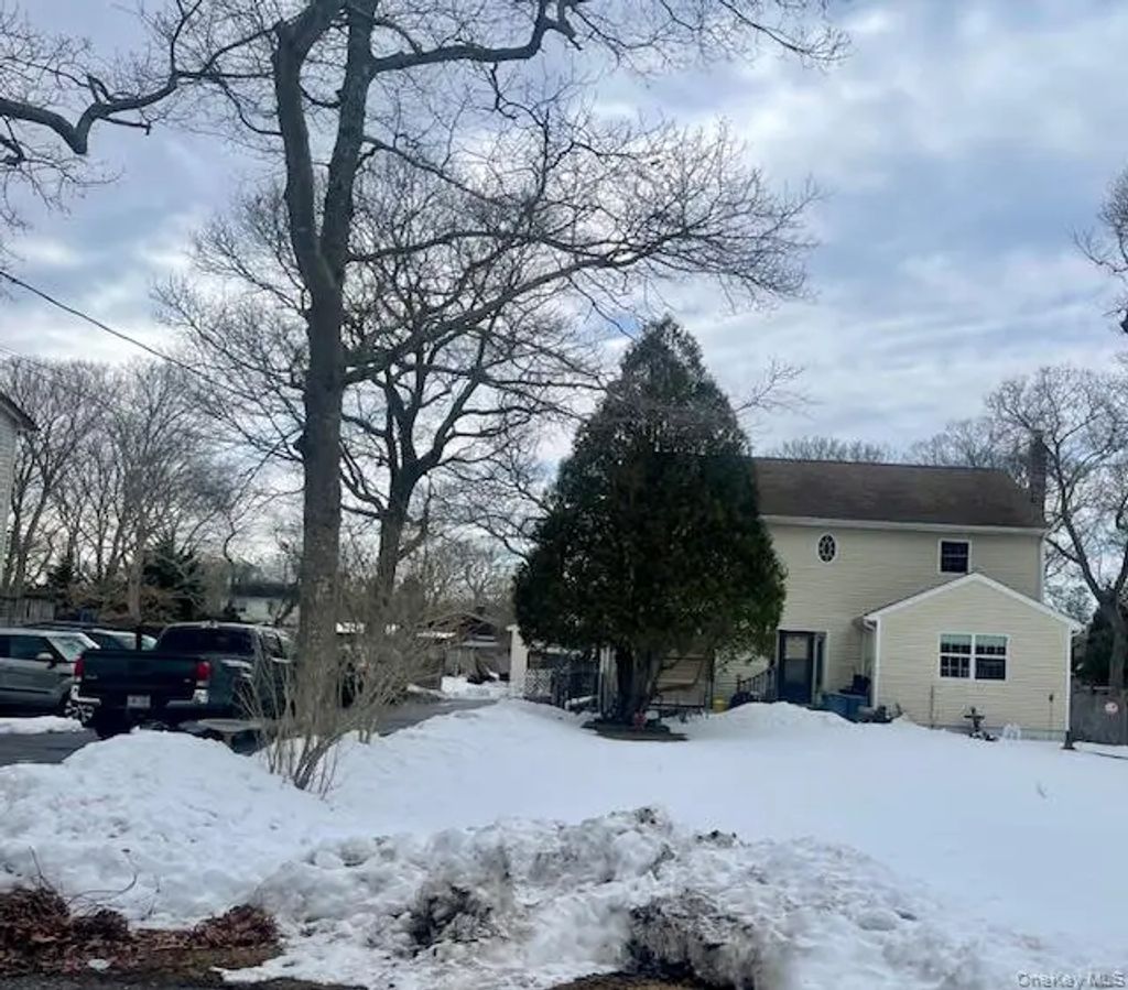 120 Stackyard Drive, Mastic Beach