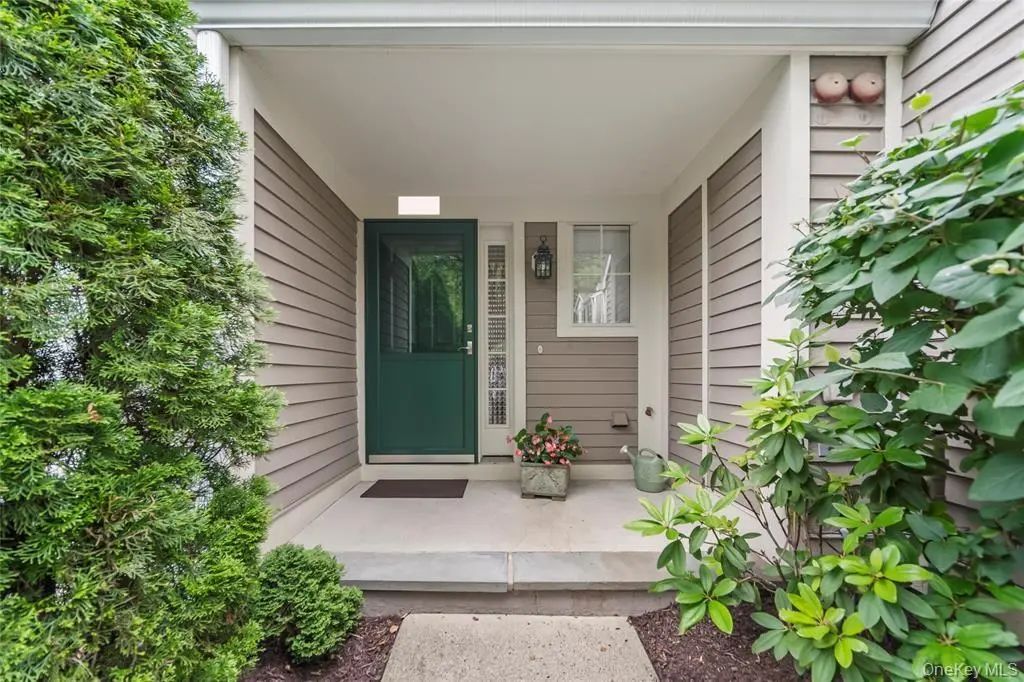 302 Pondside Drive, White Plains