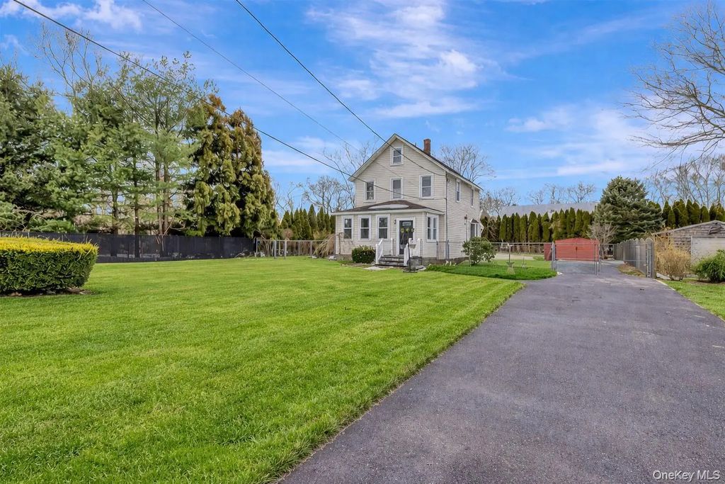 768 Old Medford Avenue, Medford