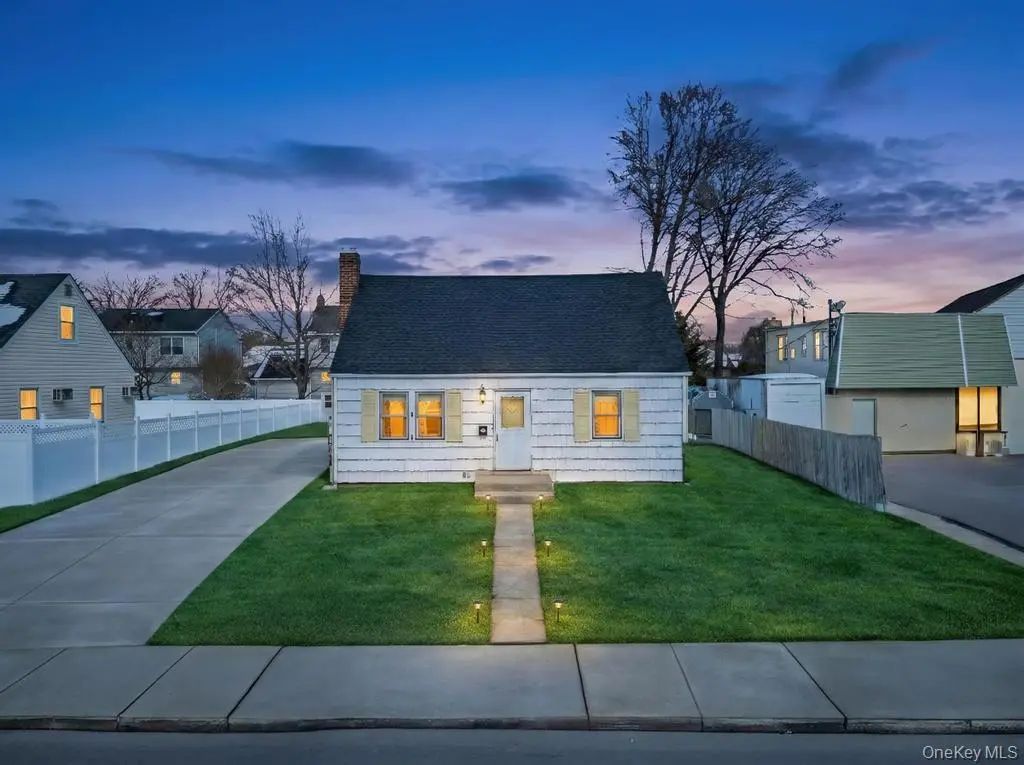 189 Ontario Avenue, Massapequa