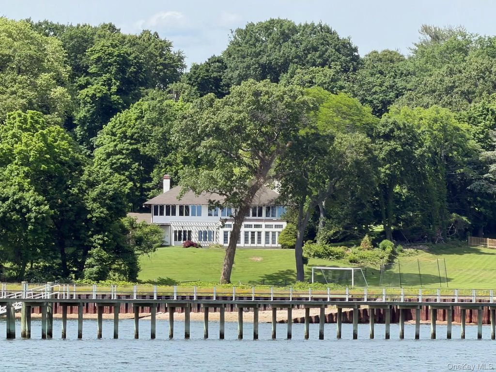 45 Cedar Lane, Sands Point