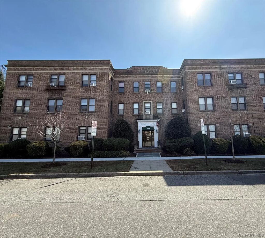 222 7th Street 2h, Garden City