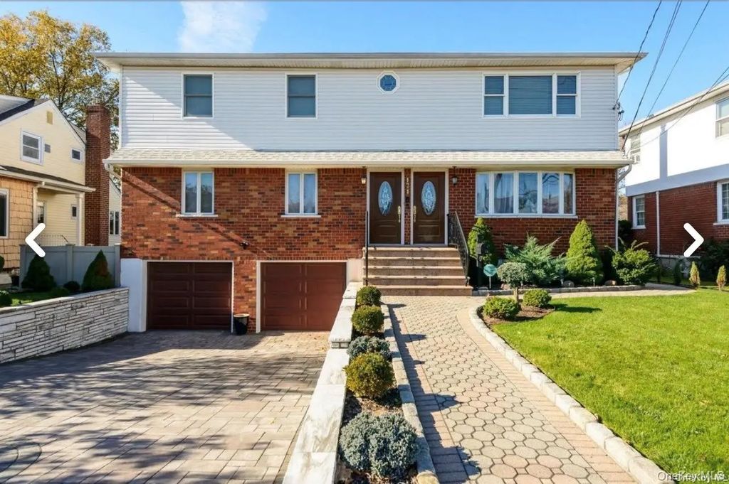 171 Roslyn Road, Mineola