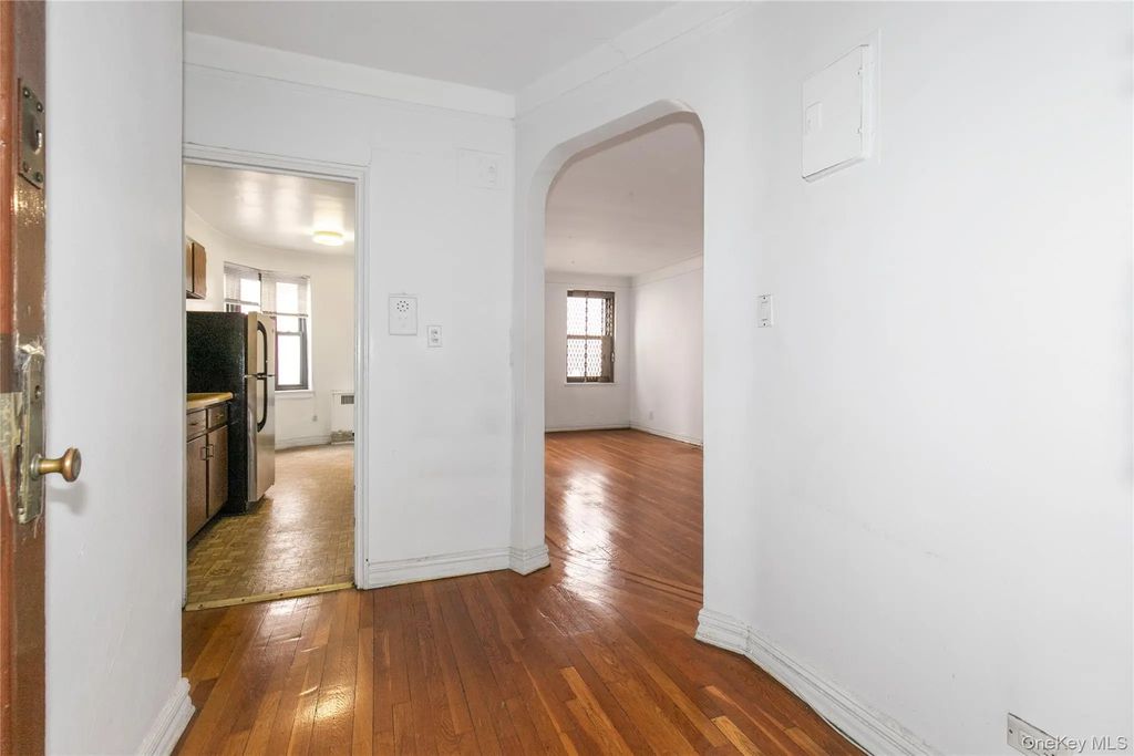 83-06 Vietor Avenue # 4r, Elmhurst