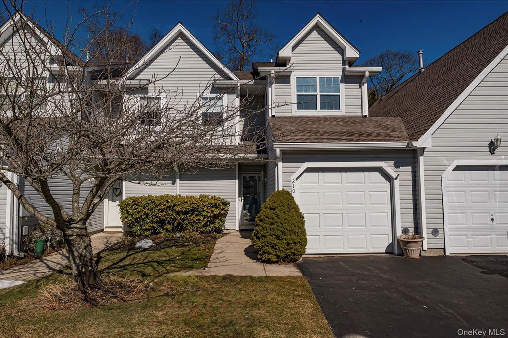 210 Erik Drive, East Setauket