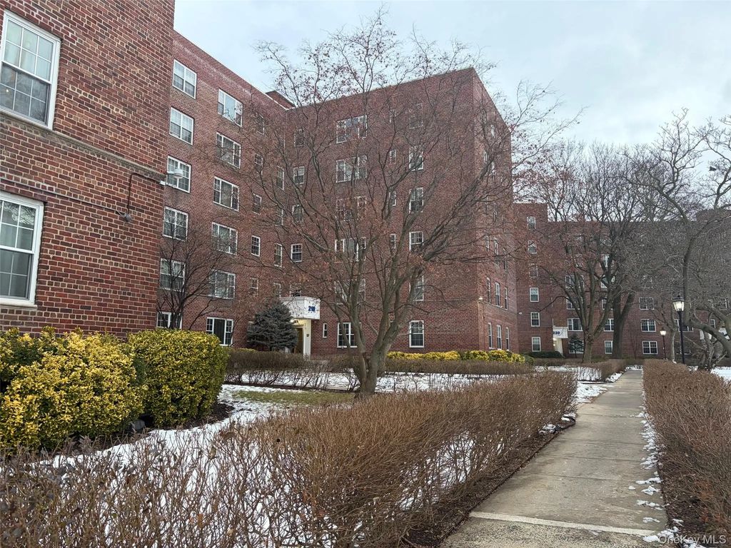 210 Pelham Road # 5l, New Rochelle