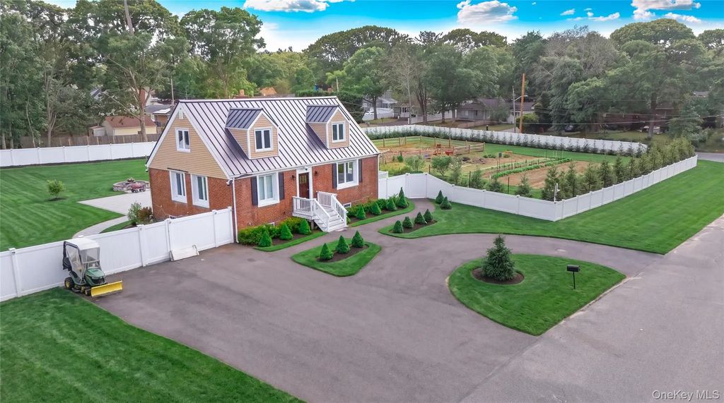 4 Riverside Avenue, Mastic Beach