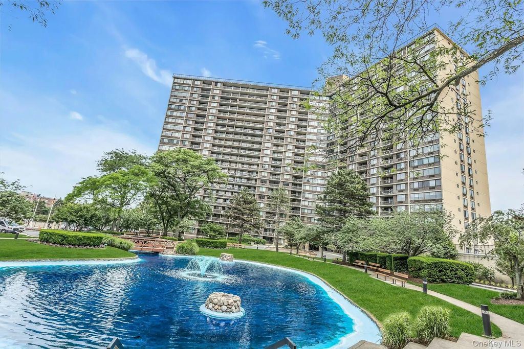 2 Bay Club # 11f, Bayside