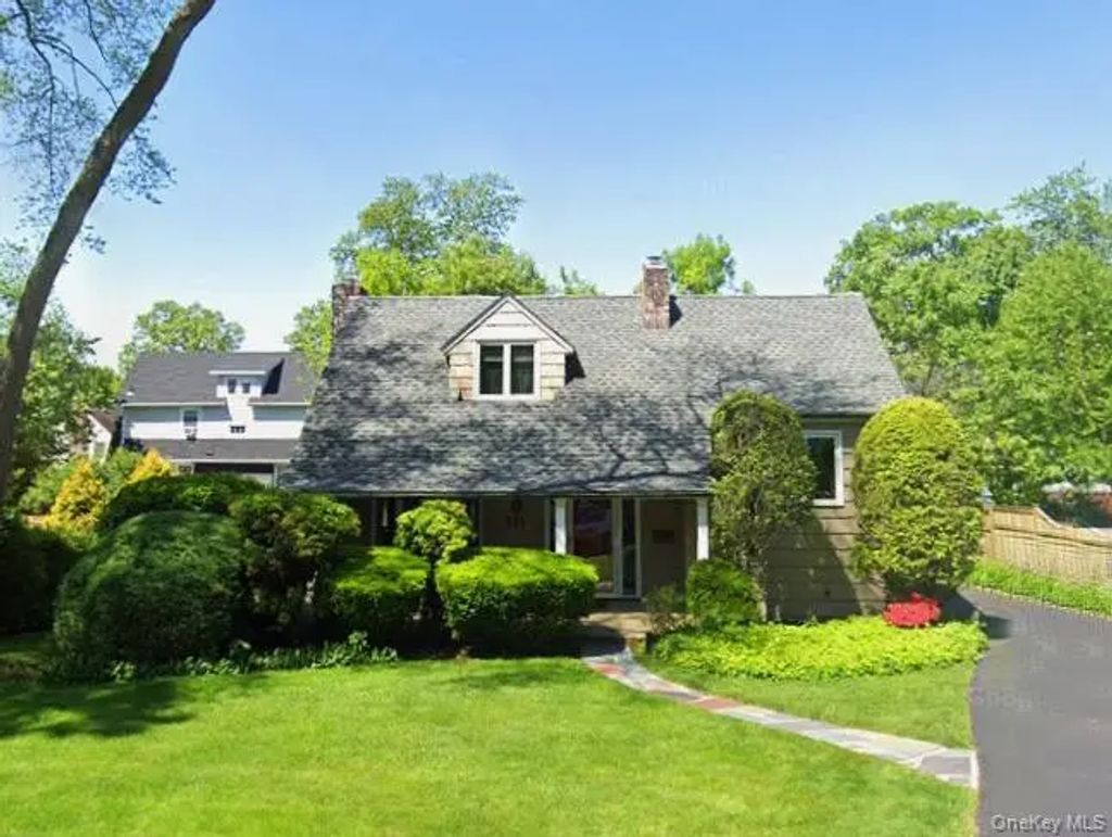 211 Davis Avenue, White Plains