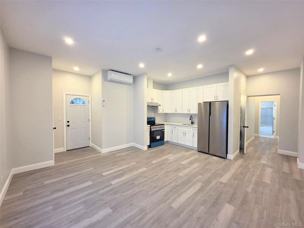 143 Jericho Turnpike Apt A, Mineola