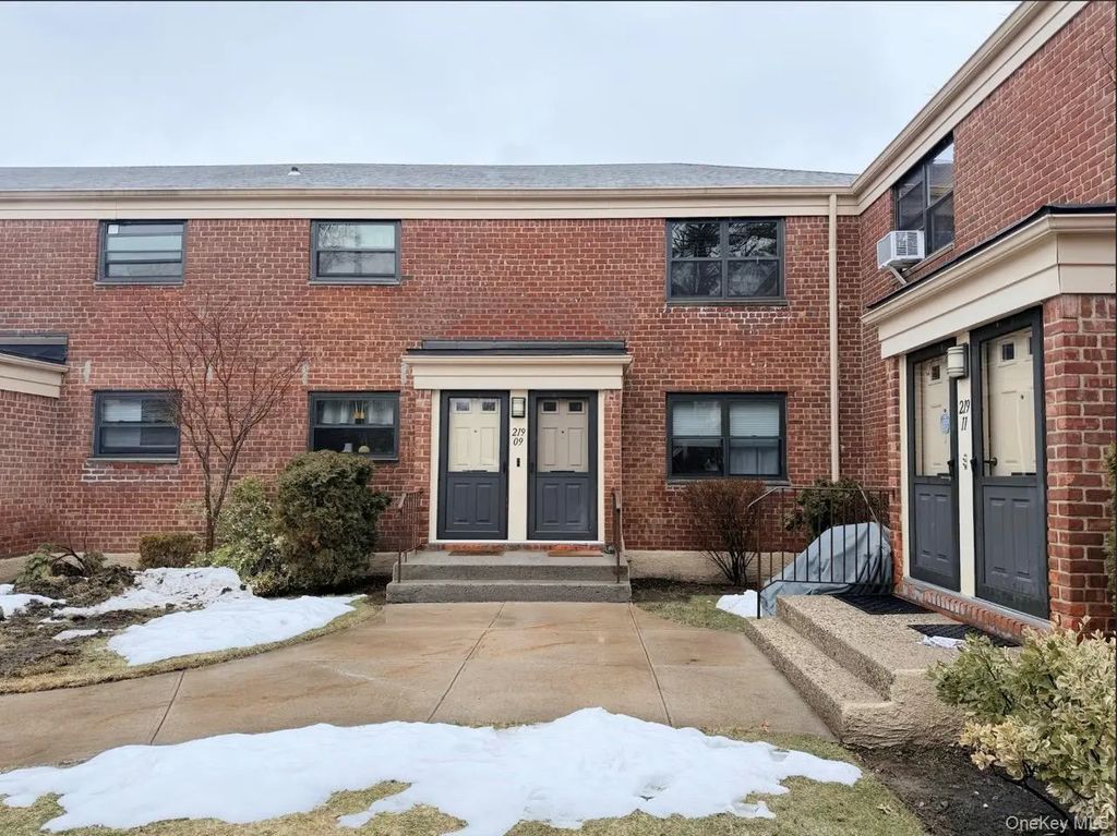 21909 74th Avenue # 446b2, Oakland Gardens