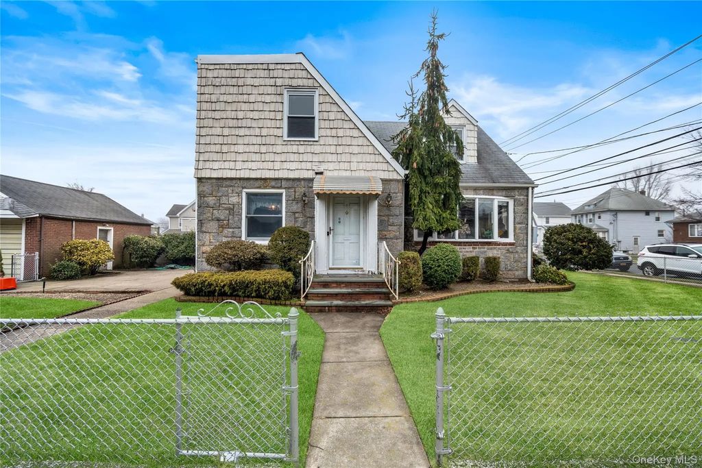 181 Monroe Street, Franklin Square