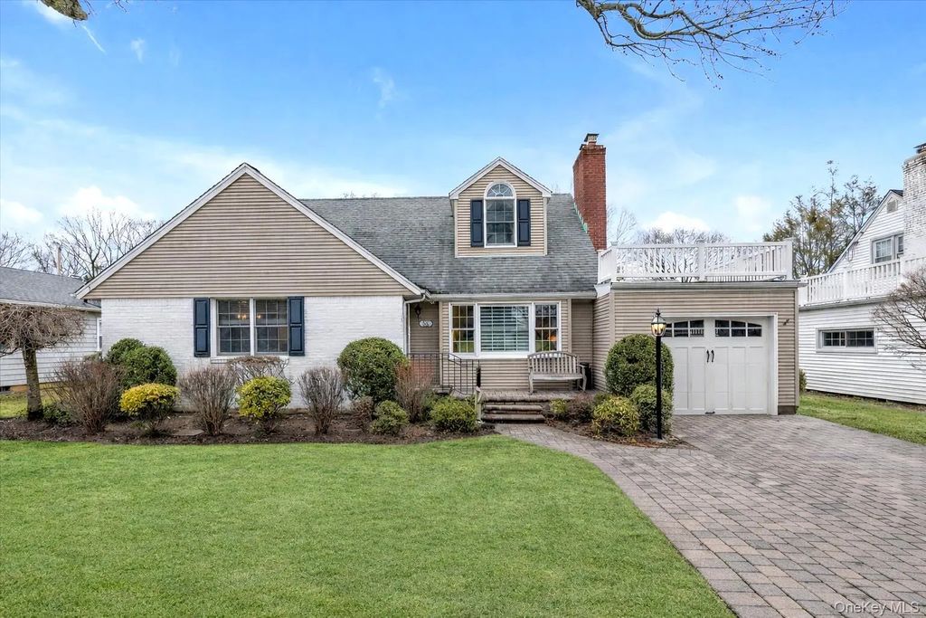 55 Vassar Street, Garden City