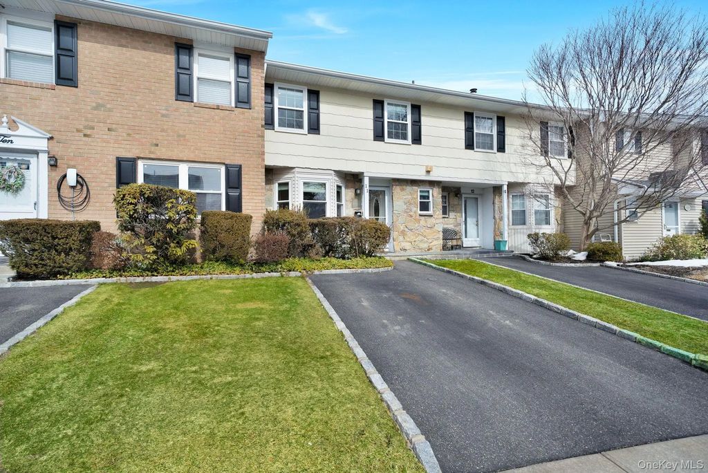11 Manors Drive, Jericho