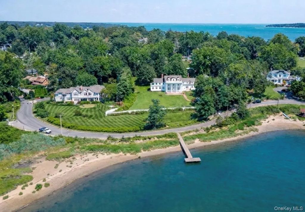 158 E Shore Road, Huntington Bay