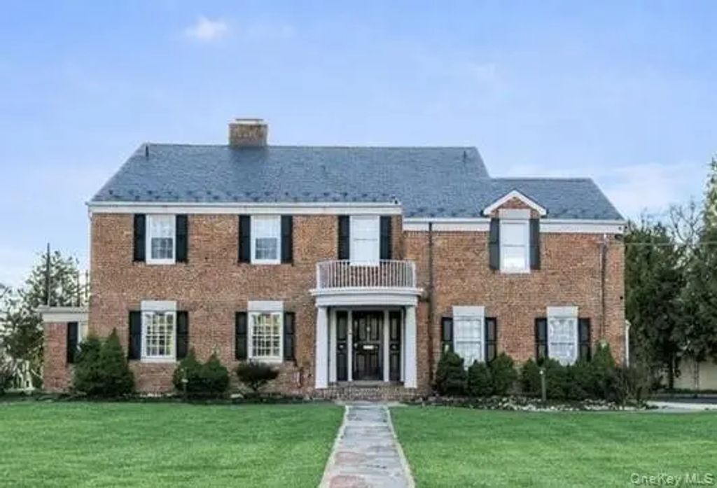 13 Arbor Place, Glen Cove