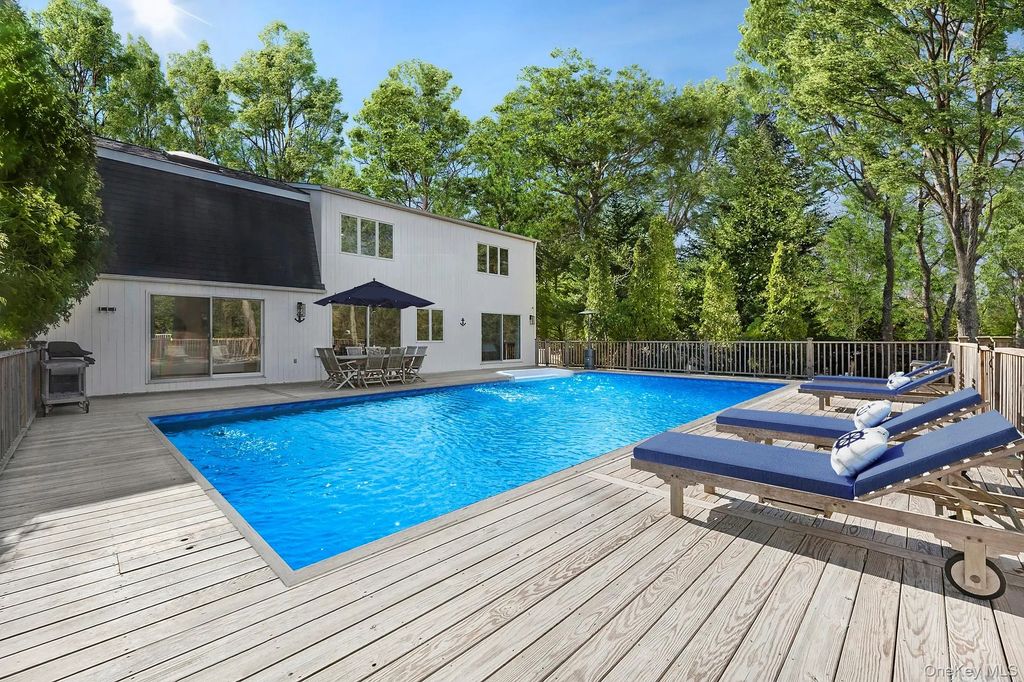 5 Cowhill Lane, Wainscott
