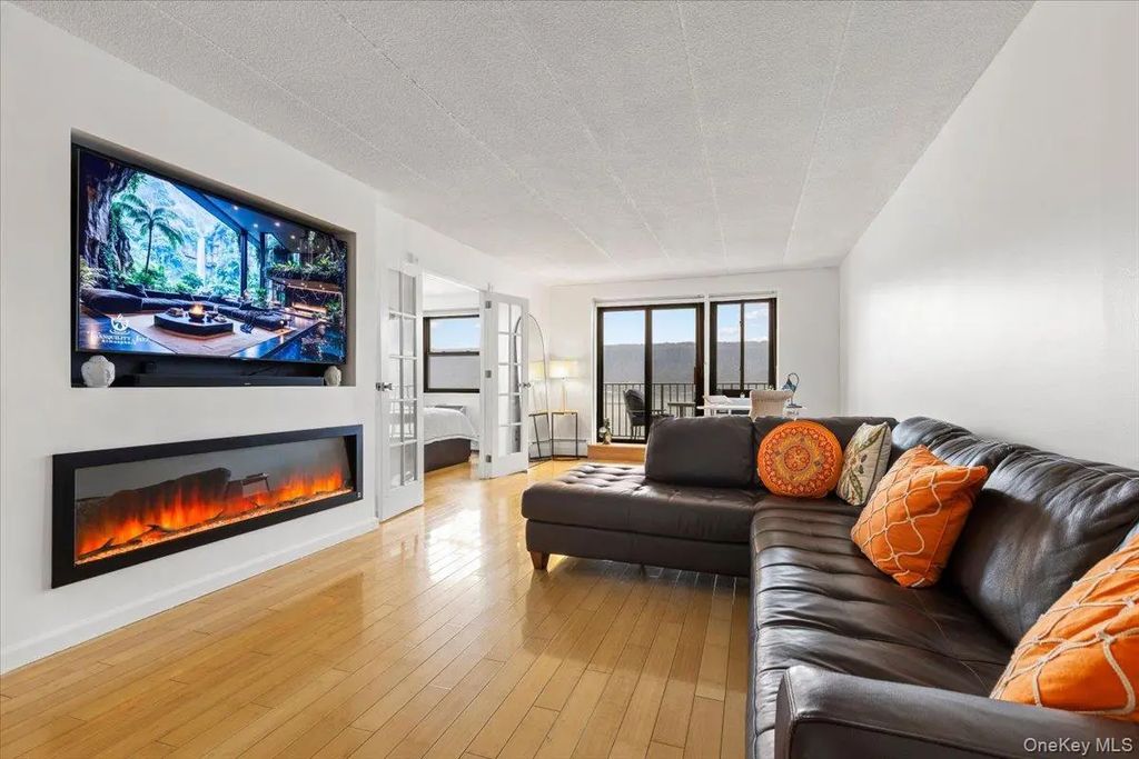 1085 Warburton Ave # 304, Yonkers
